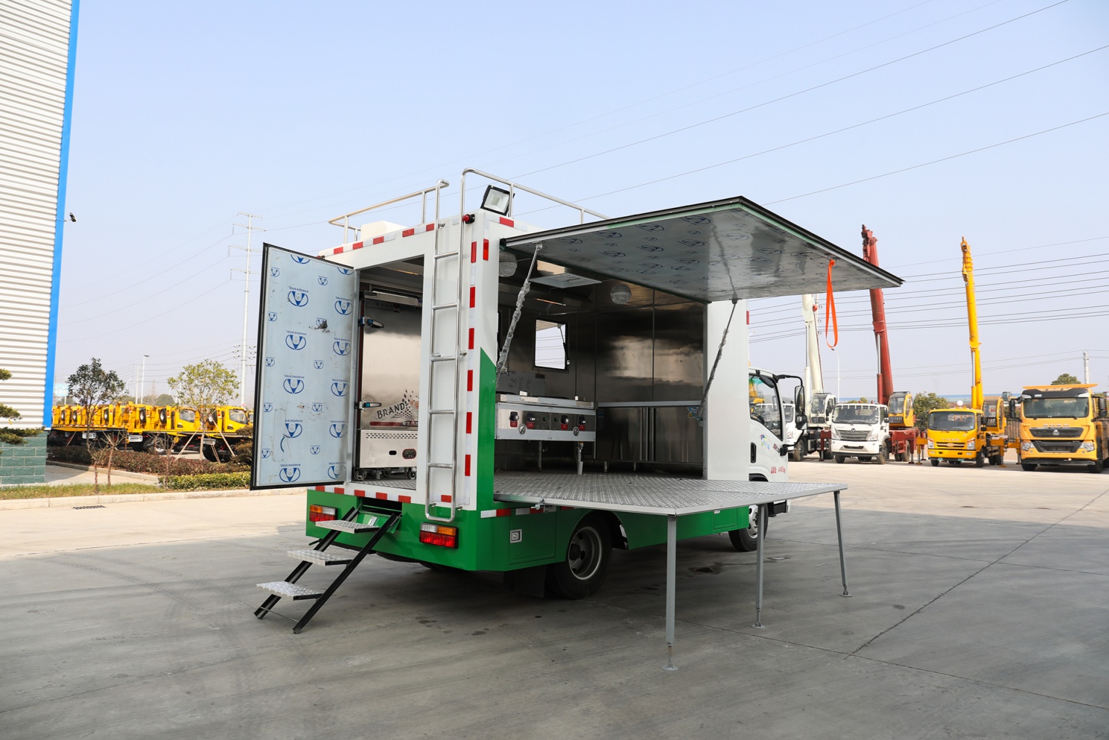 大運奧普力國(guó)六雲内126馬力移動餐車(chē) 