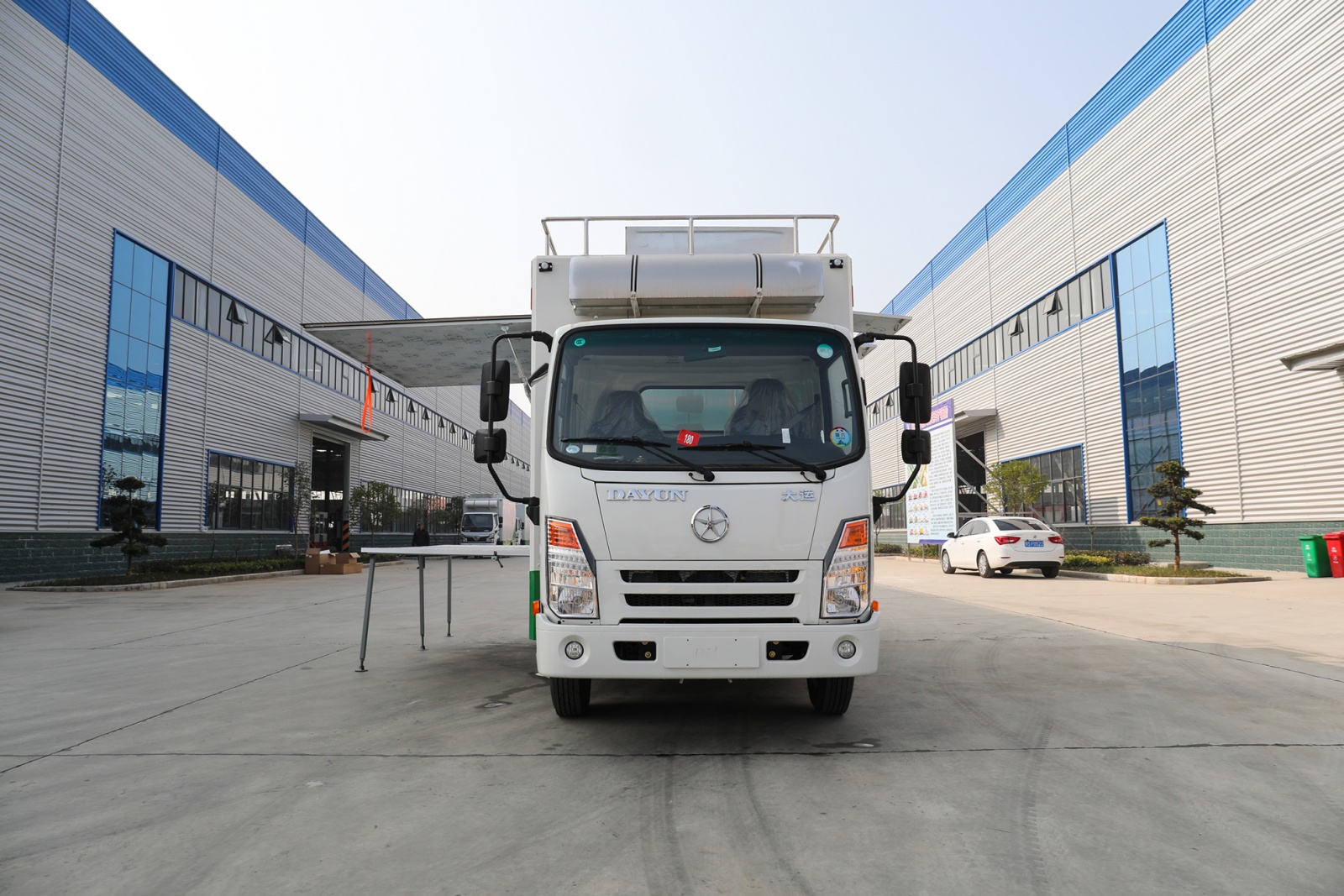 大運奧普力國(guó)六雲内126馬力移動餐車(chē) 