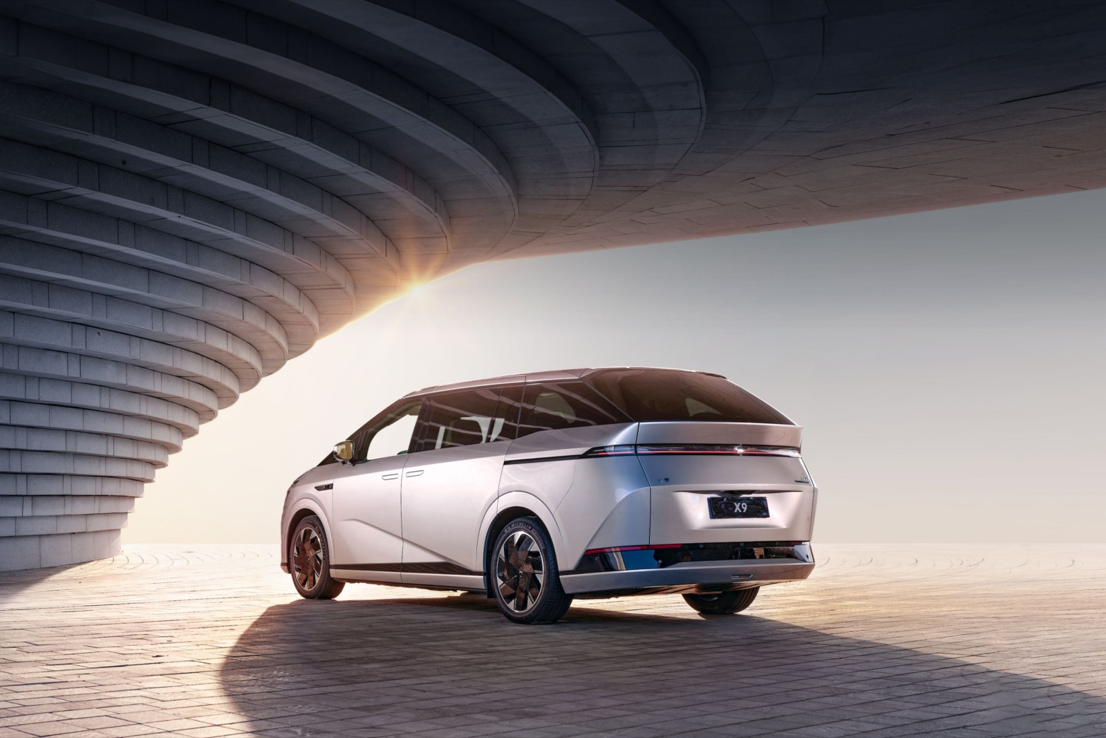 2024款小(xiǎo)鵬X9超智駕大七座MPV