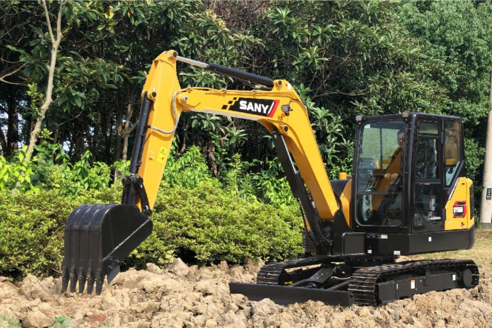 三一 小(xiǎo)型挖掘機 