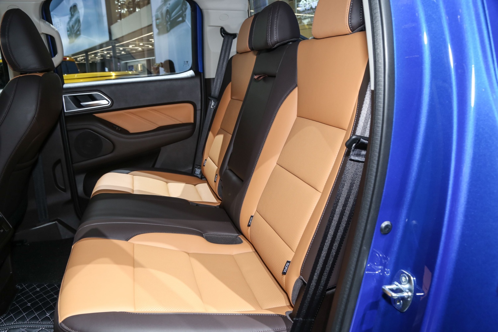 2024款長(cháng)城炮2.4T柴油中(zhōng)型皮卡