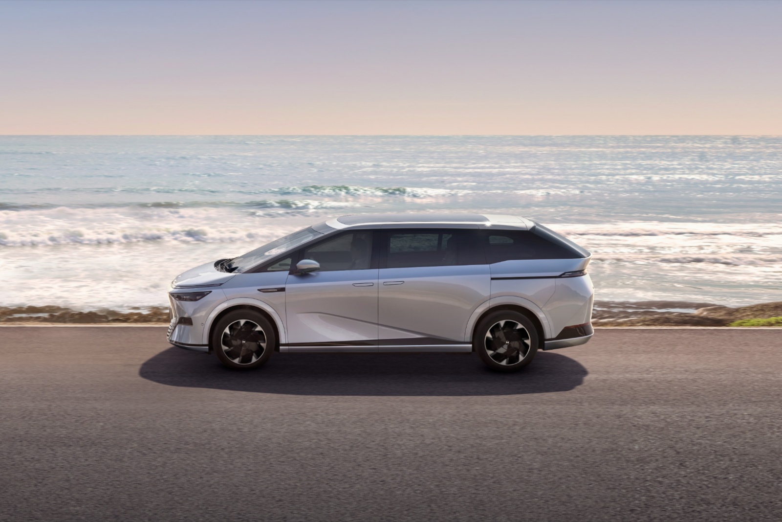 2024款小(xiǎo)鵬X9超智駕大七座MPV